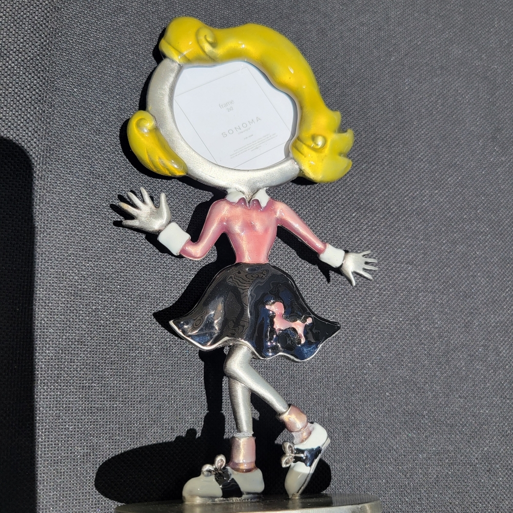 Girl with Poodle Skirt Picture Frame ~ 1950s Vibe! ~ Needs Repair ~ Metal ~ Cute - Picture 3 of 14